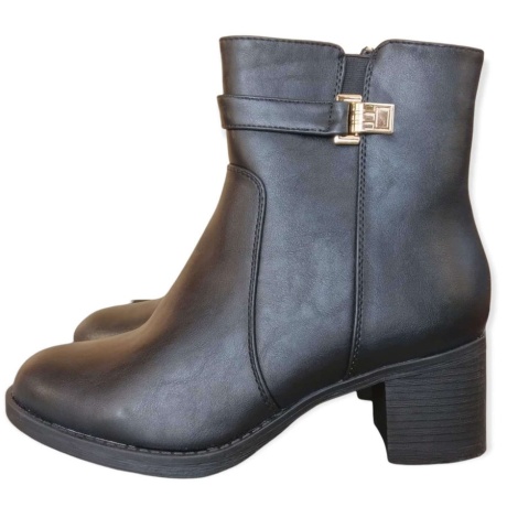 7350 mustad poolsaapad jalatsipood Kingamarket 2022.jpeg